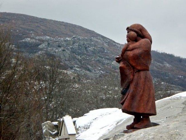 Monumento a las víctimas de la tragedia de Ribadelago (Vientu Nordés)