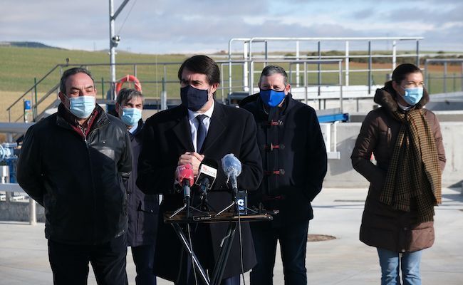 El consejero, junto con el alcalde, Luis Segovia; la delegada, Clara San Damián, y el vicepresidente tercero de la Diputación, Javier Faúndez