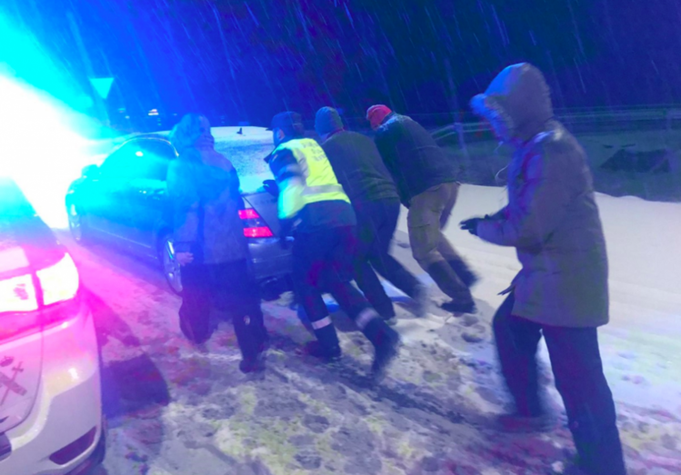 Coches atrapados en las carreteras de Madrid