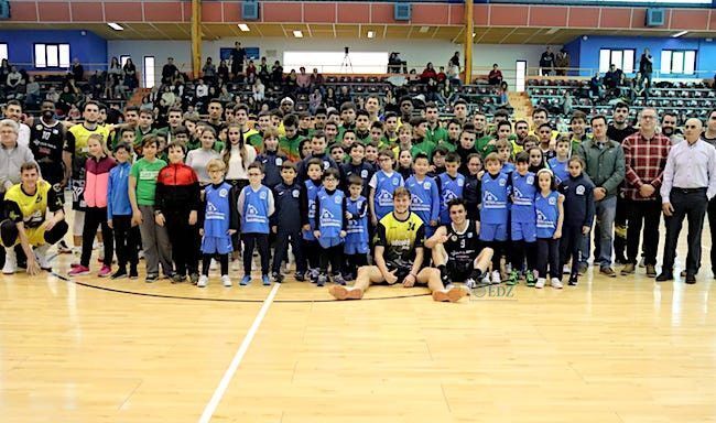 Foto del proyecto del club, con cantera, jugadores y patrocinadores