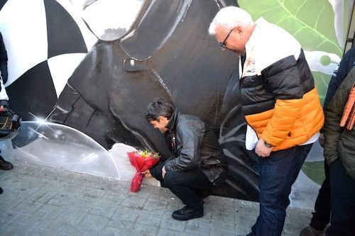 Carlos Checa, durante la ofrenda a Ángel Nieto