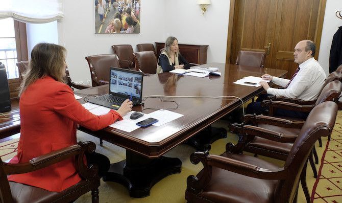 Rocío Lucas, consejera de Educación de la Junta, en una de las reuniones mantenidas