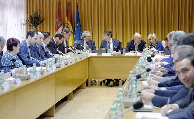 Reunión con diputaciones y alcaldes de municipios de más de 20.000 habitantes