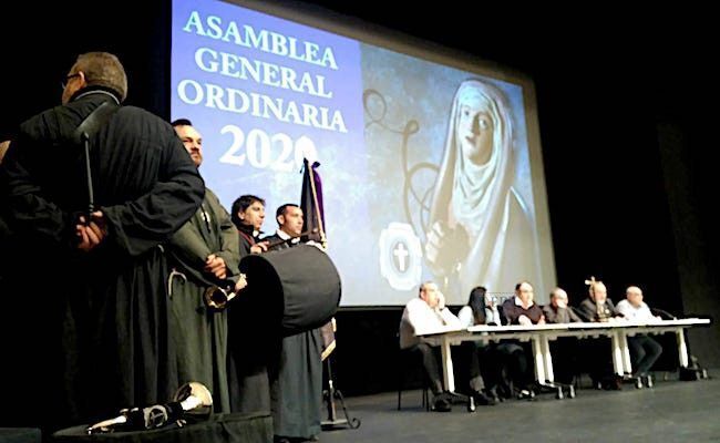 La asamblea se inició con un homenaje a sus fallecidos