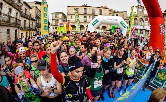 Las corredoras durante la celebración del 8M en Arribes Ocultos. ARTE DEPORTIVO