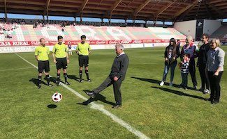 El alcalde de Fonfría realizó el saque de honor