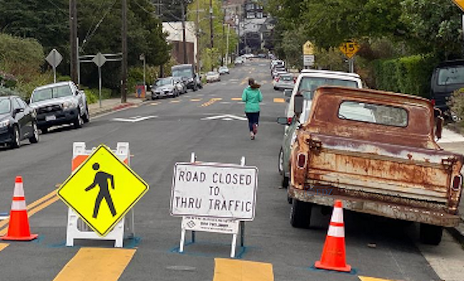 Ejemplo de calle cerrada para el tráfico en Oakland