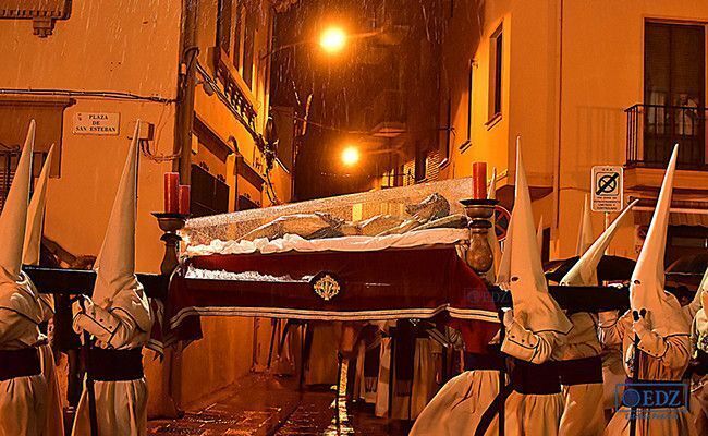 Foto: Esteban Pedrosa (color) y Pedro Ladoire (interior de la iglesia)