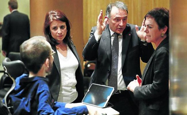 Lastra, con Echenique y diputados de PNV y la diputada de Bildu