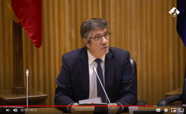 Patxi López, presidiendo la mesa