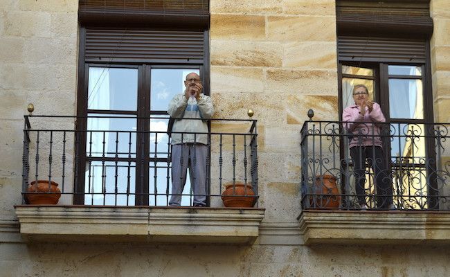 Aplausos desde los balcones zamoranos