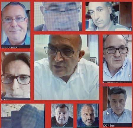 Reunión sobre el Real Decreto del Vino, entre el consejero y representantes del sector