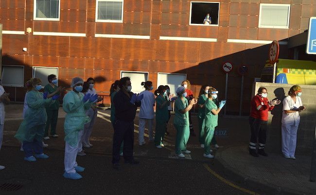 Urgencias del Virgen de la Concha durante los aplausos a los sanitarios