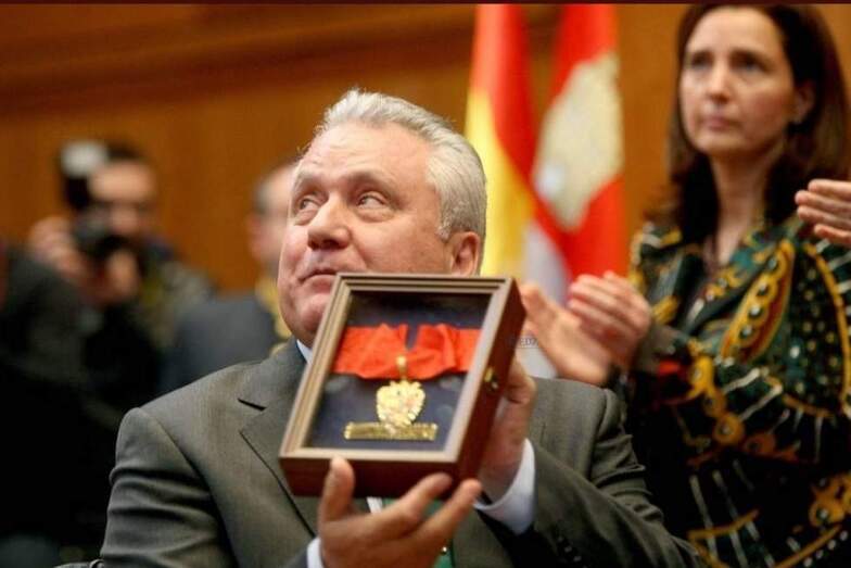 Aliste recogió, en nombre de las víctimas del terrorismo, la Medalla de Oro de las Cortes en el año 2015