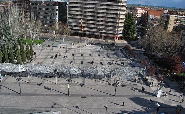 La Plaza Mayor y la de La Marina necesitan un cambio de imagen