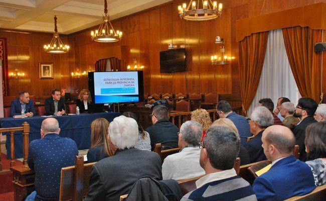Reunión de los agentes sociales, celebrada en febrero, en la Diputación