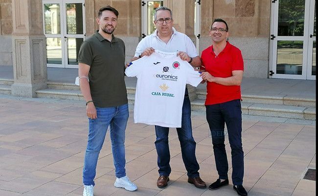 Los técnicos y el presidente del club, Miguel Ángel García