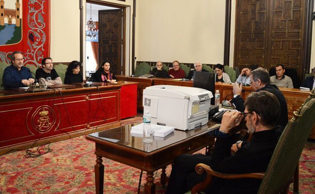 En primer término, Javier López, interventor del Ayuntamiento de Zamora