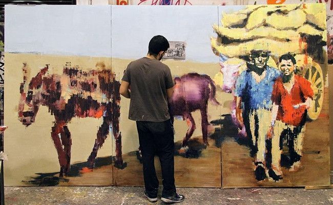 Manuel Vergel pintando uno de sus cuadros. / Fuente: Cedida.