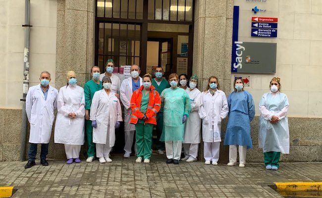Minuto de silencio, en las puertas del centro de salud Benavente Sur