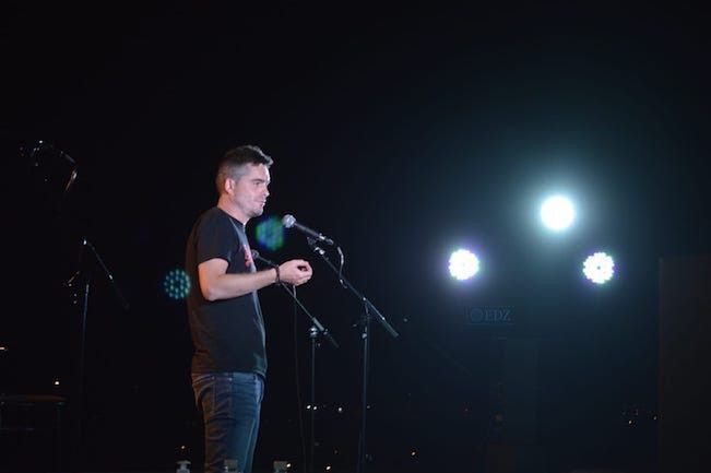 Álex Clavero, durante su actuación (Fotos: Enrique Onís)