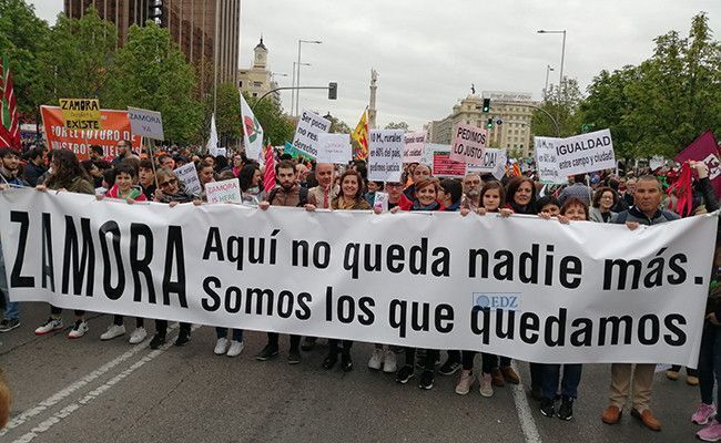Diferentes colectivos de Zamora, en la manifestación de la "España vaciada"