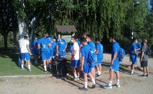 Jugadores del Balonmano Zamora, en los Tres Árboles