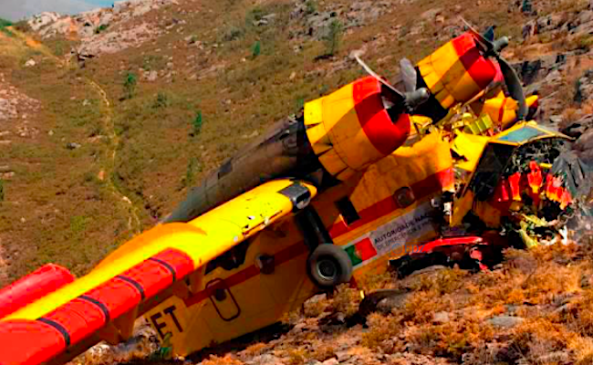 Imagen del avión siniestrado realizada por los bomberos de la BRIF de Laza