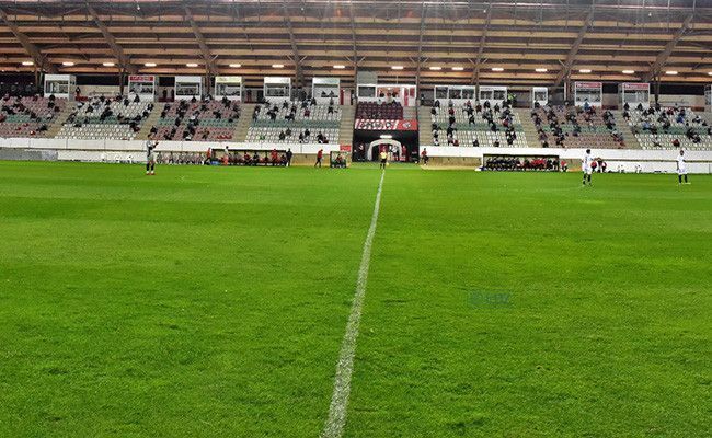 El coronavirus impone esta triste imagen en la tribuna del Ruta (Esteban Pedrosa)