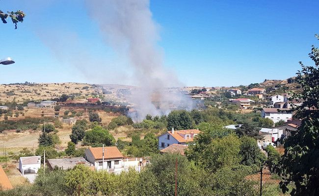 El fuego hizo peligrar varias viviendas cercanas