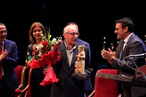 Aplauso general, tras el pergón