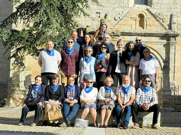 Frente a la iglesia de San Juan Bautista de Tagarabuena (foto cedida por Fernando Talegón)