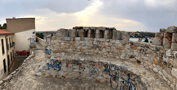 Pintadas en la muralla de Zamora