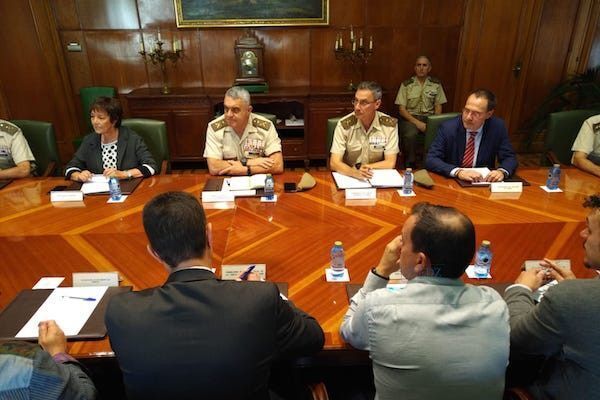 Mesa de la Reunión con el JEME