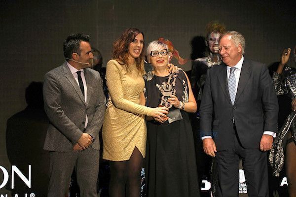 Mayte Garrote y Olga García, con su Premio Fígaro