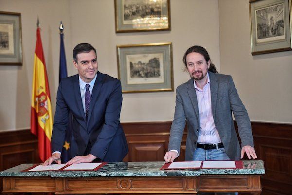 Firma del preacuerdo entre Iglesias y Sánchez