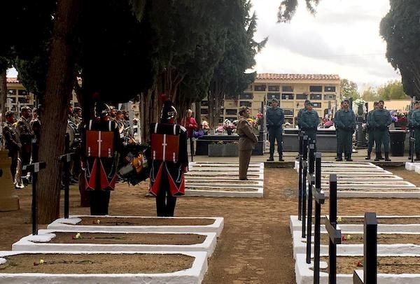 Homenaje en el cementerio San Atilano