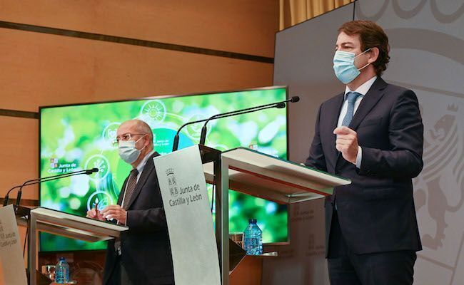 Momento de la presentación, con Fernández Mañueco y Francisco Igea