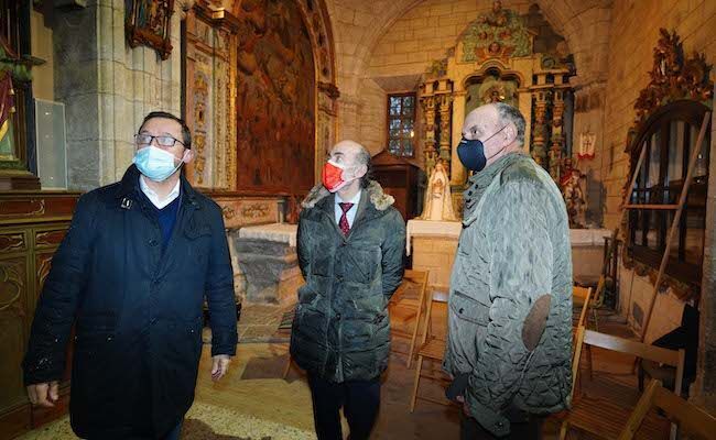 Un momento de la visita del consejero de Cultura y Turismo, Javier Ortega, que estuvo acompañado por Clara San Damián y Lorenzo Jiménez