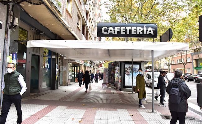 La avenida Tres Cruces, con la hostelería cerrada