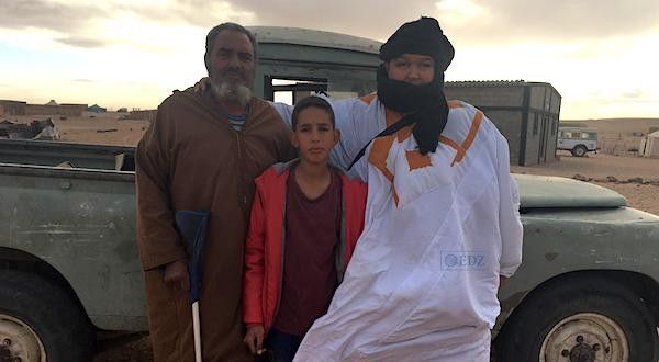 Ángel García, con su "familia" saharaui