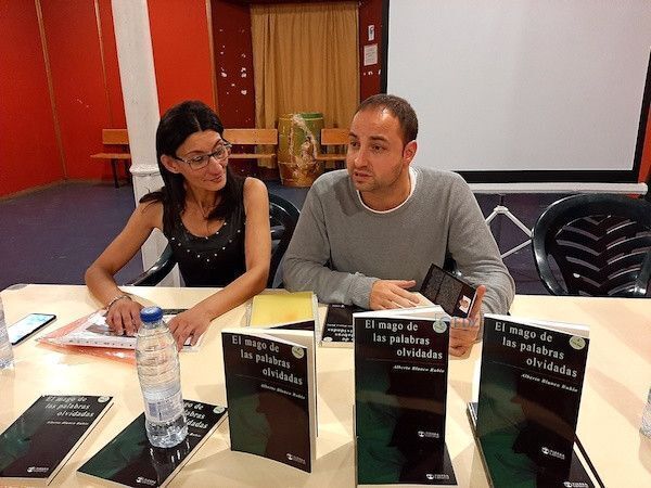 Congreso 1: Alberto Blanco Rubio junto a Emilia Casas Fernández durante la presentación (foto Marisol Cámara)