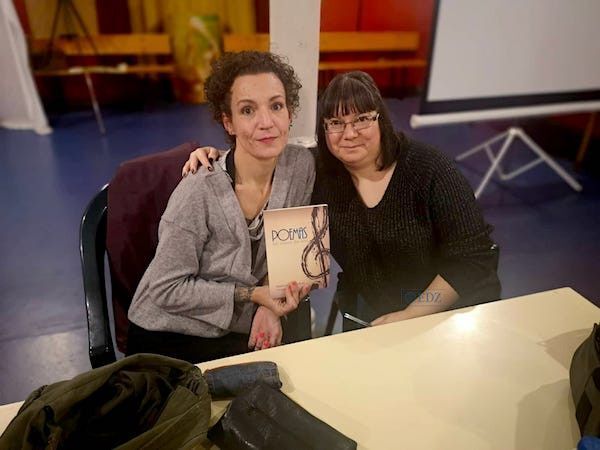 Marisol Cámara también firmó ejemplares de su libro