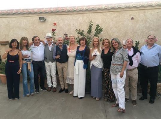 Pedro, a mi derecha, durante la fiesta de mi cumpleaños, celebrada en el Restaurante Rosamari, de Montamarta, el pasado 13 de agosto