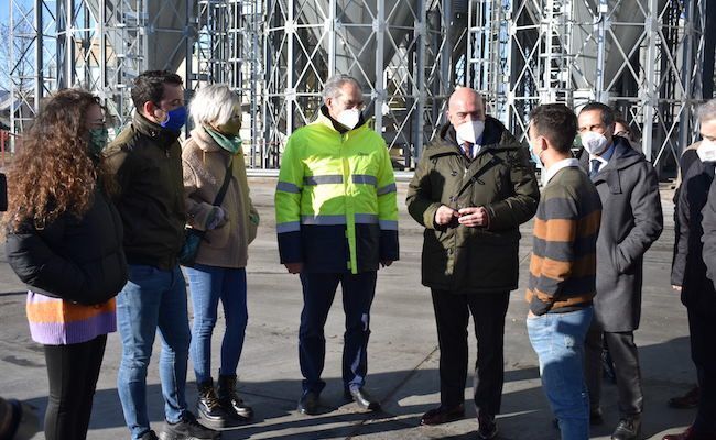 El consejero, con jóvenes del sector agrícola zamorano