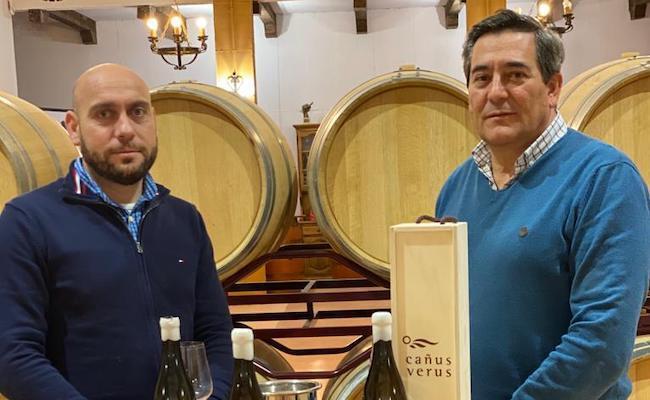 Martín Padín y Alfonso Garcés, enólogo y gerente de Covitoro, respectivamente, presentan el vino