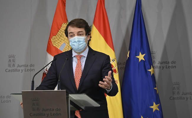 Fernández Mañueco, durante la rueda de prensa