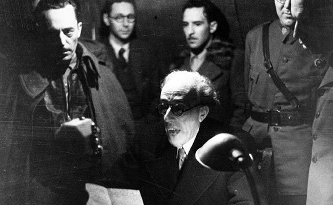 Besteiro, dirigiéndose por radio a los madrileños. Marzo de 1939