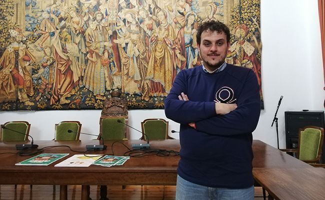 Tomás del Bien, alcalde de Toro, en el salón de plenos del Ayuntamiento.