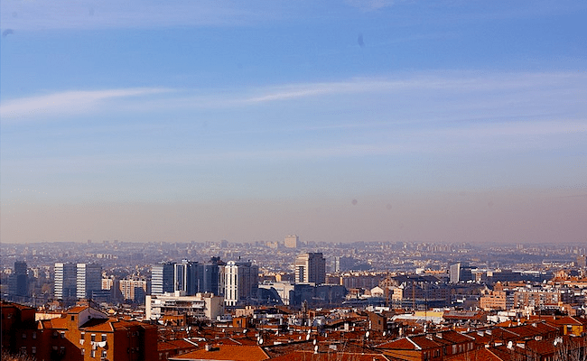Vista de Madrid (y su boina de contaminación) desde cerro del Tío Pío, en Vallecas (Fotografía: Gaelx)